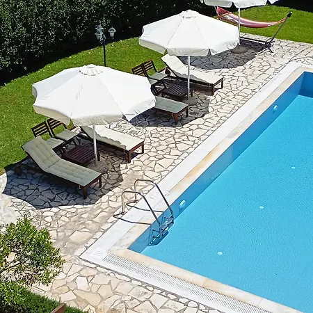 Lägenhetshotell Cha Nanakas Village 3*